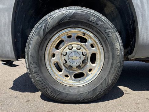 Used 2002 Chevrolet Avalanche 2500 w/ Convenience Pkg AWD/4WD image 13