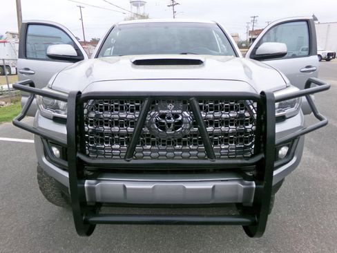 Used 2016 Toyota Tacoma TRD Sport w/ Towing Package AWD/4WD image 5