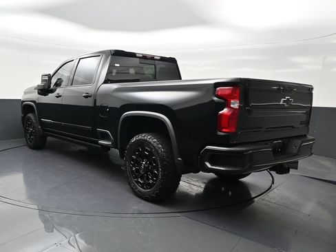 Used 2024 Chevrolet Silverado 2500 High Country w/ Midnight Edition AWD/4WD image 3