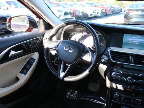 Used 2019 INFINITI QX30 image 23
