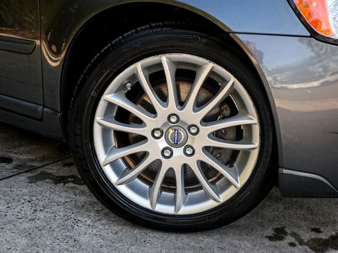 Used 2011 Volvo V50 T5 image 13