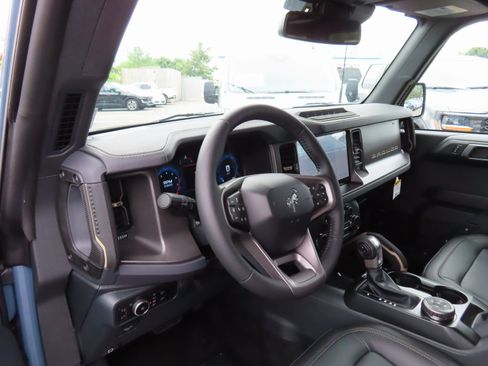 New 2025 Ford Bronco Badlands image 10