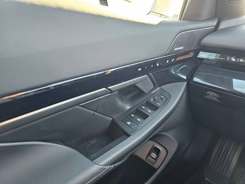 Certified 2025 BMW 530i xDrive 530i xDrive w/ Premium Package image 27