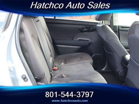 Used 2023 Toyota Highlander LE AWD/4WD image 19