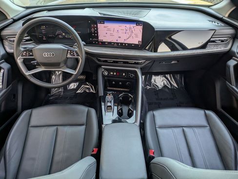 Used 2025 Audi Q5 Premium w/ Convenience Package image 7