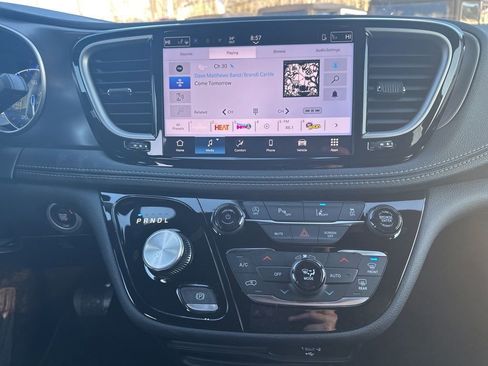 New 2026 Chrysler Pacifica Select image 17