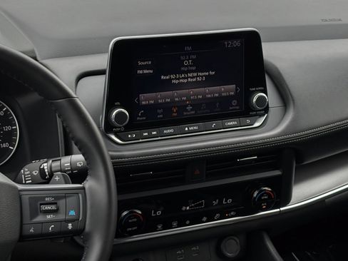 Used 2025 Nissan Rogue SV FWD image 17