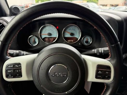Used 2012 Jeep Wrangler Unlimited Sahara AWD/4WD image 27