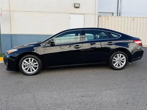 Used 2013 Toyota Avalon XLE Premium FWD image 6