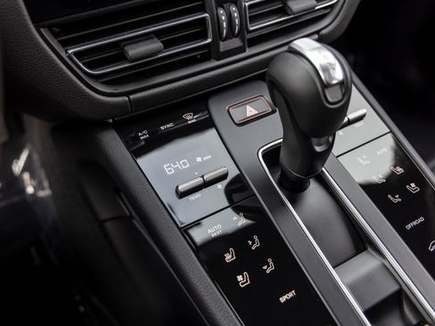 Certified 2026 Porsche Macan AWD/4WD image 44