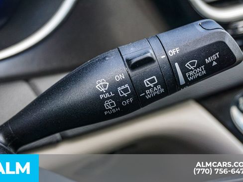 Used 2024 Chrysler Pacifica Touring-L FWD image 34