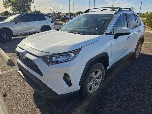 Used 2021 Toyota RAV4 XLE w/ Carpet Mat Package (TMS) FWD image 1
