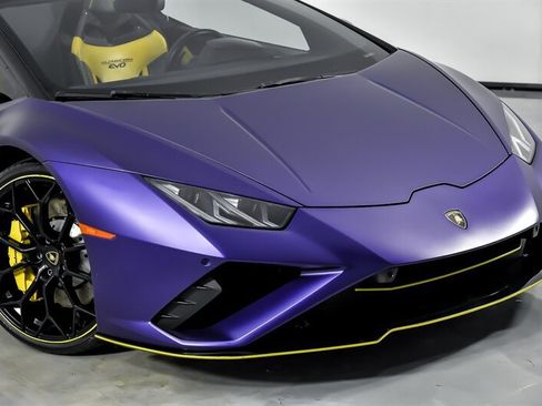 Used 2021 Lamborghini Huracan EVO RWD image 3