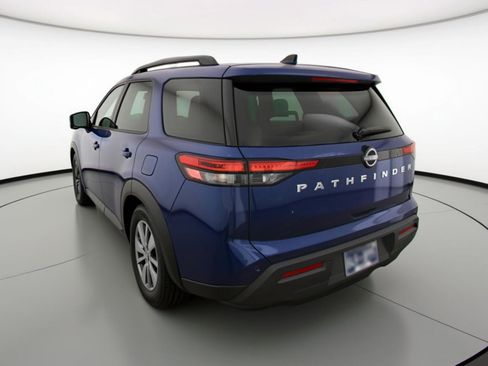 Used 2025 Nissan Pathfinder SV image 6