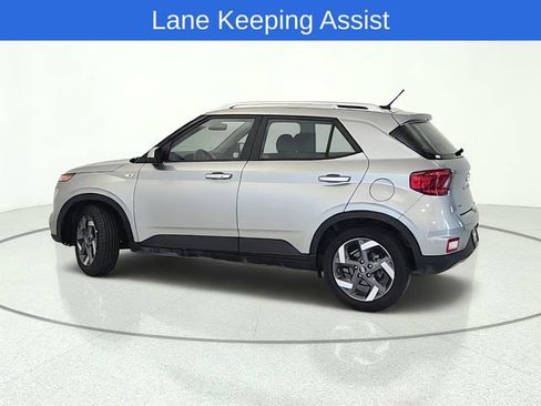 Used 2025 Hyundai Venue SEL FWD image 7