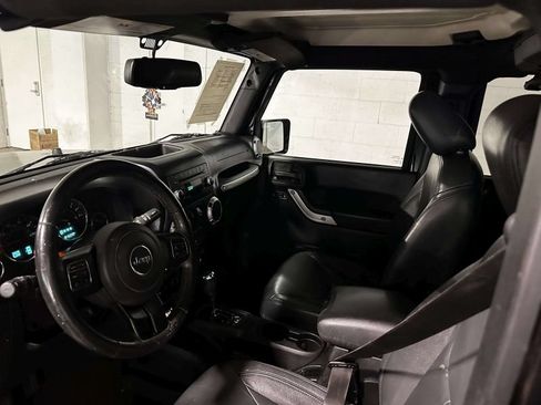 Used 2016 Jeep Wrangler Unlimited Sahara w/ Connectivity Group AWD/4WD image 6