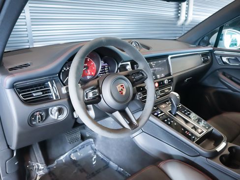 Used 2026 Porsche Macan GTS image 4