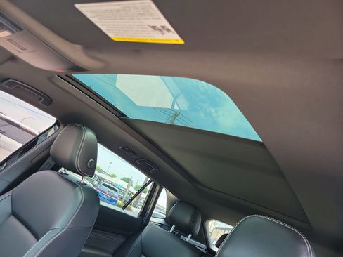 Used 2023 Volkswagen Atlas Cross Sport SE w/ Panoramic Sunroof Package FWD image 13