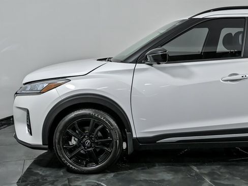 Used 2024 Nissan Kicks SR w/ SR Premium Package image 6