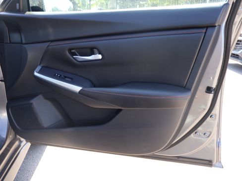 Used 2024 Nissan Sentra SR FWD image 11