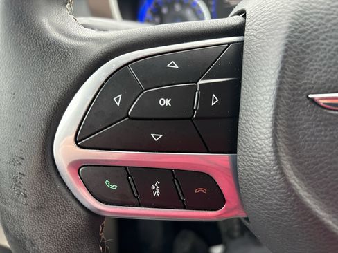 Used 2022 Chrysler Voyager LX image 11