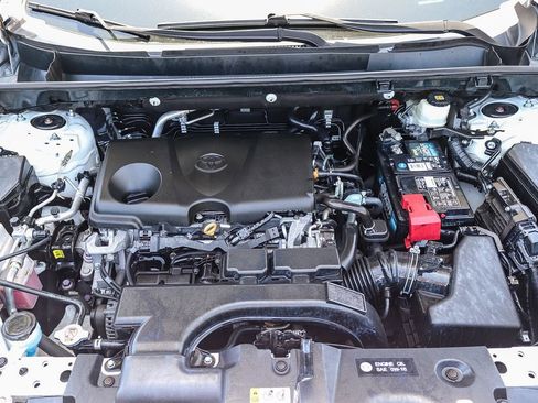 Used 2021 Toyota RAV4 XLE w/ Carpet Mat Package (TMS) FWD image 30