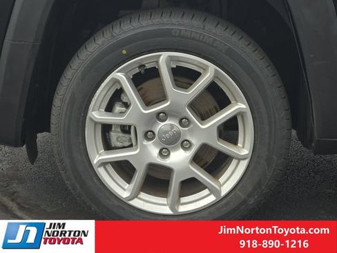 Used 2021 Jeep Renegade Latitude w/ Convenience Group AWD/4WD image 15