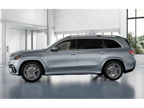 Used 2025 Mercedes-Benz GLS 450 4MATIC image 36