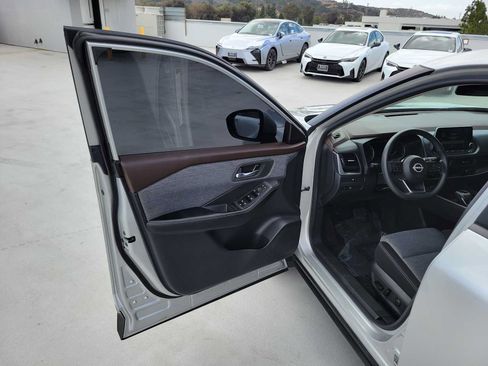 Used 2023 Nissan Rogue SV FWD image 19