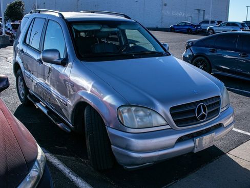 Used 2000 Mercedes-Benz ML 320 4MATIC image 3