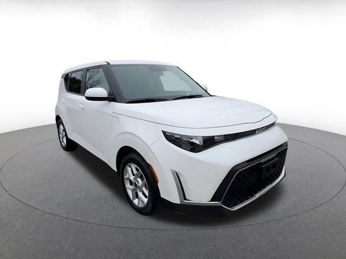 Used 2025 Kia Soul LX w/ LX Technology Package image 3