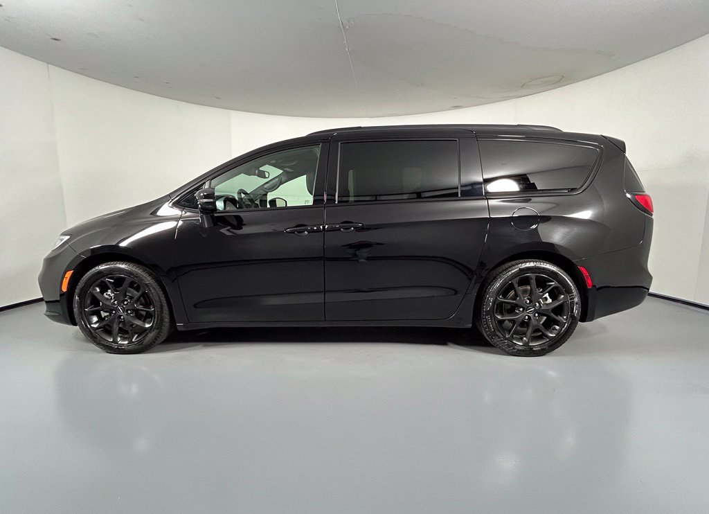 Used 2025 Chrysler Pacifica Limited FWD image 4