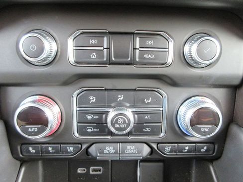 Used 2021 GMC Yukon XL AT4 w/ Technology Package AWD/4WD image 34