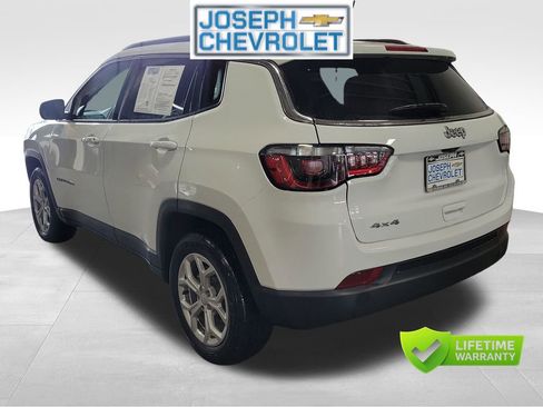 Used 2024 Jeep Compass Latitude AWD/4WD image 3