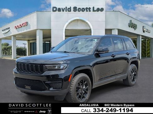 Used 2025 Jeep Grand Cherokee Altitude RWD image 1