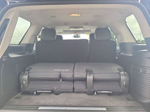 Used 2013 Cadillac Escalade Premium RWD image 25