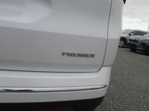 Used 2023 Chevrolet Traverse Premier image 8
