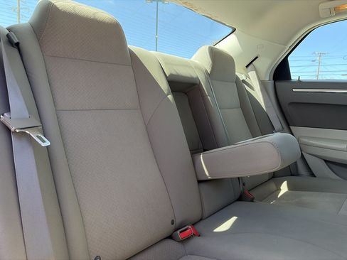 Used 2010 Chrysler 300 Touring RWD image 22