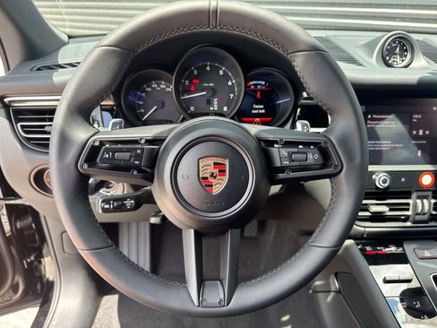 Certified 2025 Porsche Macan image 24