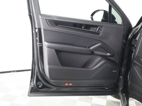 Certified 2025 Porsche Cayenne GTS AWD/4WD image 20