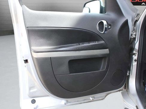 Used 2011 Chevrolet HHR LT w/ My Link Package image 10