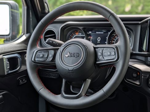 Used 2024 Jeep Wrangler Unlimited Rubicon w/ XTREMEE 35" Tire Package AWD/4WD image 4