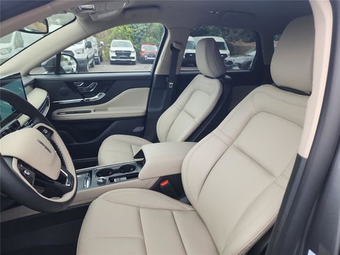 New 2026 Lincoln Corsair Premiere image 14