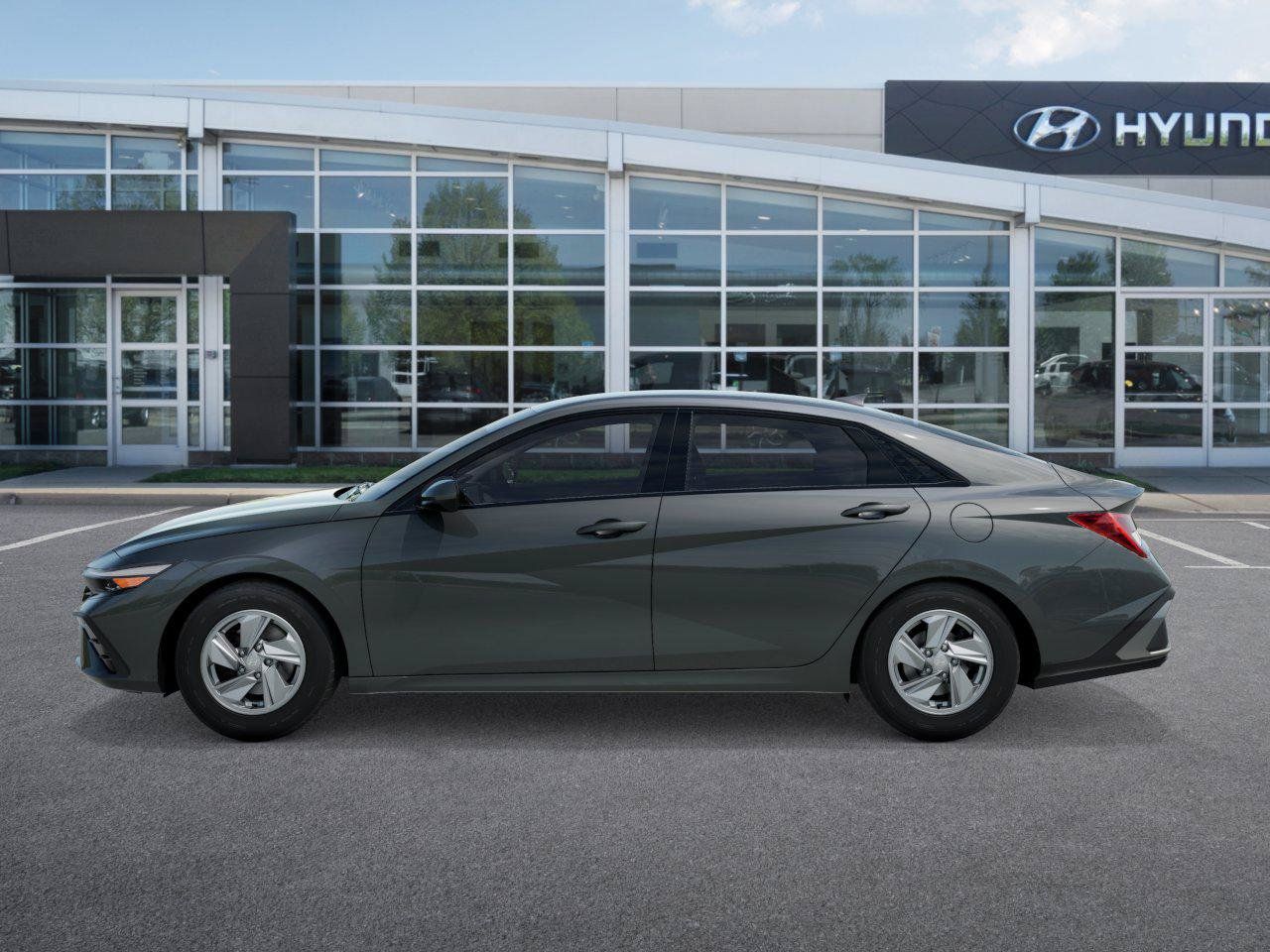 New 2026 Hyundai Elantra SE FWD image 3