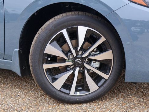 New 2025 Nissan Sentra SV w/ SV Premium Package image 17