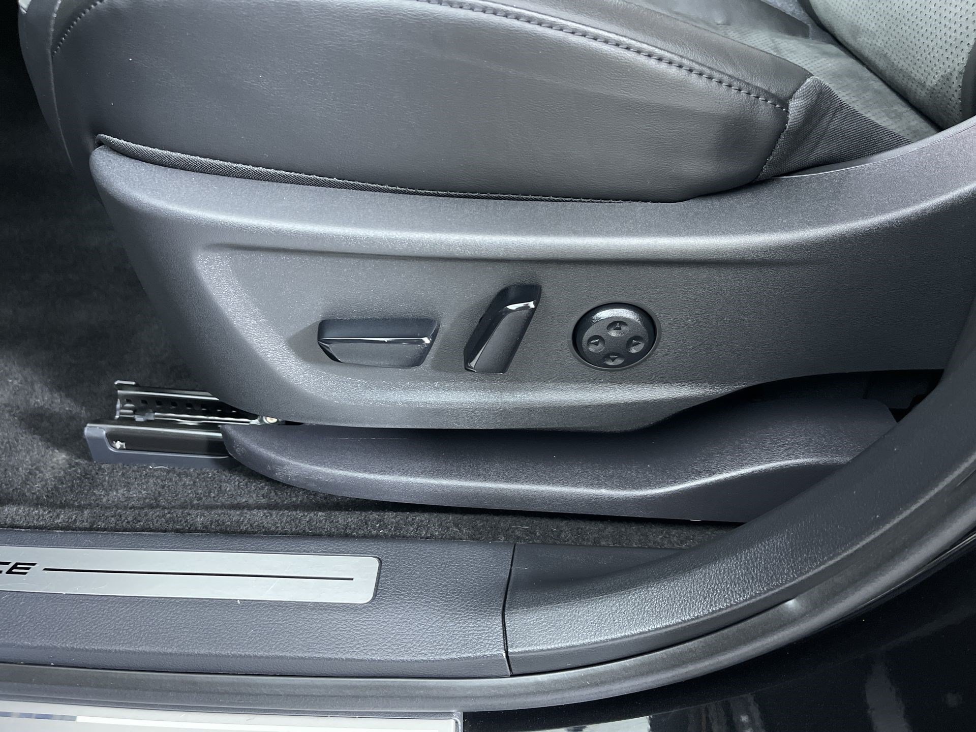 Certified 2024 Nissan Ariya AWD image 13