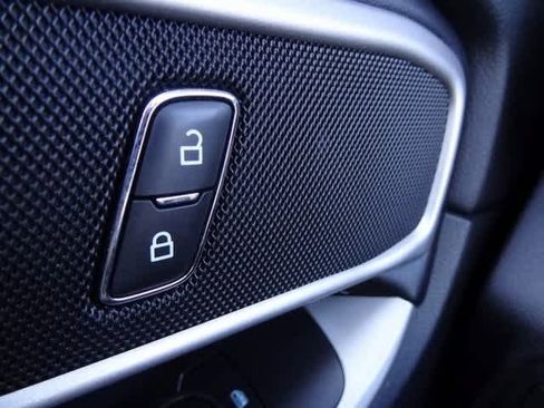 Certified 2022 Ford Explorer XLT w/ Equipment Group 202A image 22