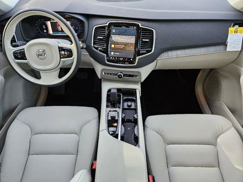 Certified 2025 Volvo XC90 B6 Plus w/ Protection Package Premier image 28