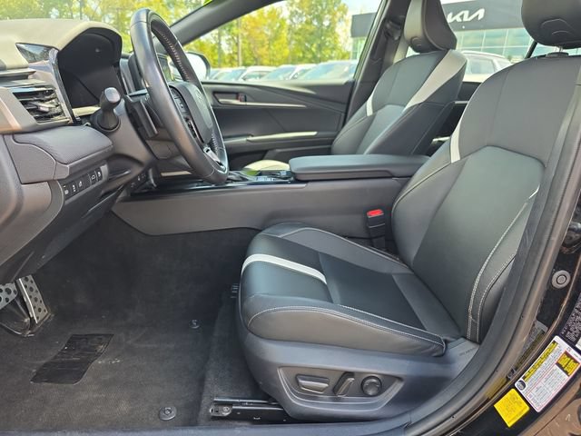 Used 2025 Toyota Camry SE FWD image 10