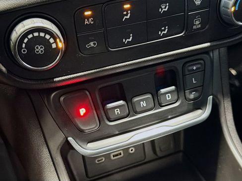 Used 2020 GMC Terrain SLE FWD image 18